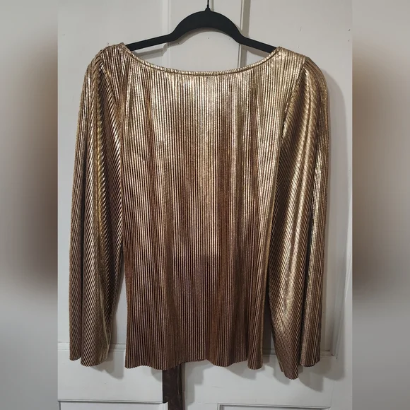 Women's Jennifer Lopez Metallic Gold Lamé Accordion Pleated Blouse  - Picture 3 of 4